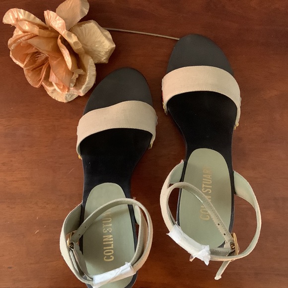 COLIN STUART Olive 3 1/2 in platforms sandals. Floral/gold stud adorned. Size 7. - Picture 3 of 4